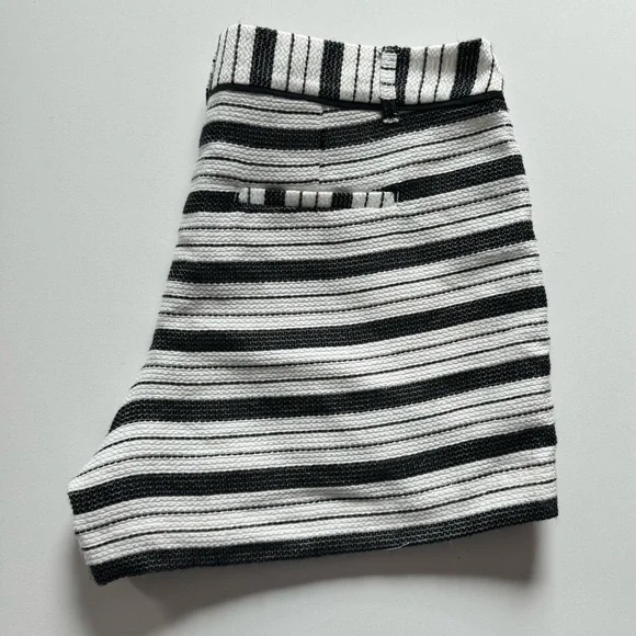 Shorts by ELLE. Size 10 - Picture 2 of 5